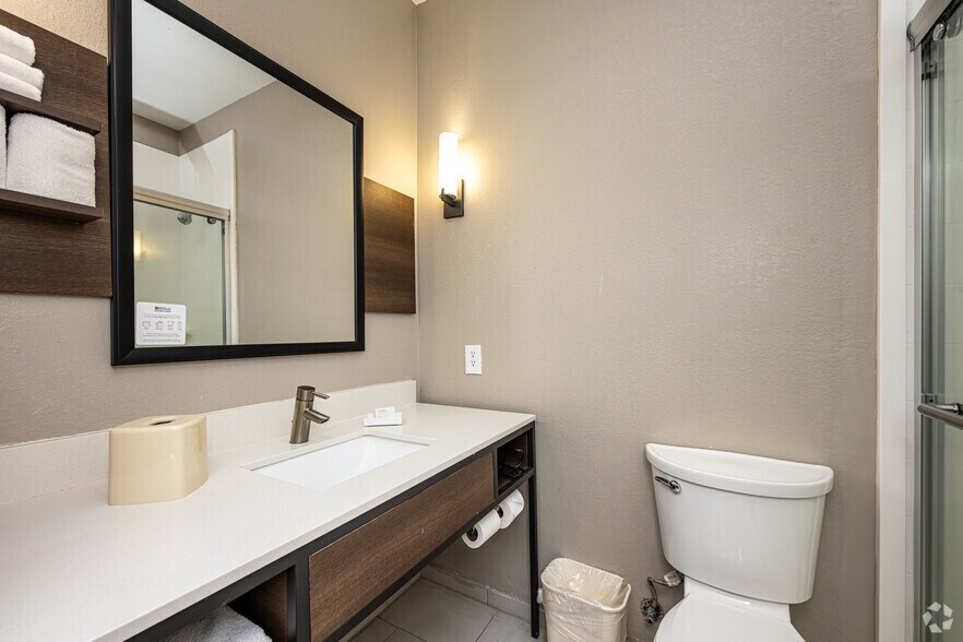 More Photos Of 3330 Harding Blvd, Baton Rouge Hotel For Sale