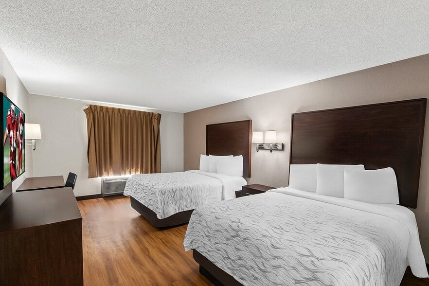 More Photos Of 2450 Old National Pky, College Park Hotel For Sale
