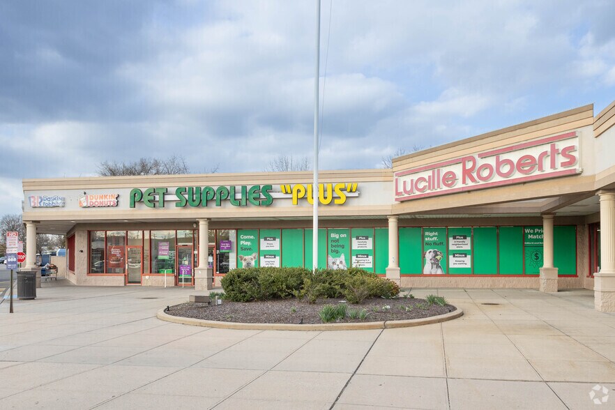 Primary Photo Of 201-233 W Merrick Rd, Valley Stream General Retail For Lease