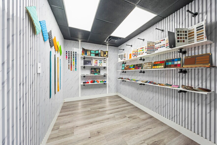 More Photos Of 2500 NW 39th St, Miami Light Distribution For Sale