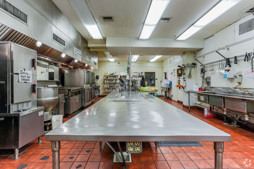 More Photos Of 11707 NE Airport Way, Portland Hotel For Lease