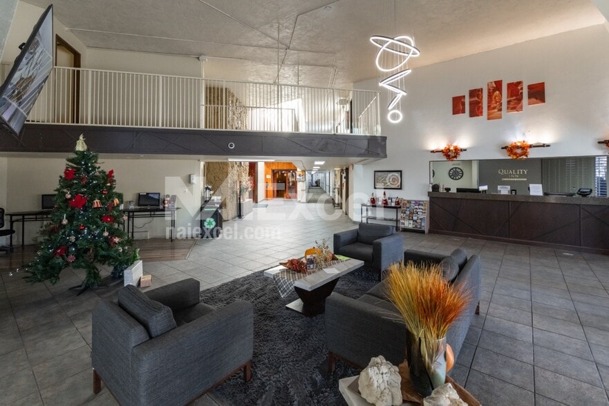 More Photos Of 287 N Lake Powell Blvd, Page Hotel For Sale