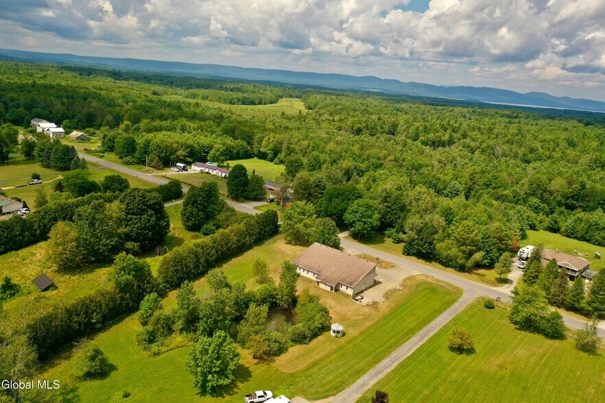 More Photos Of 410 Ridge Rd, Broadalbin Freestanding For Sale