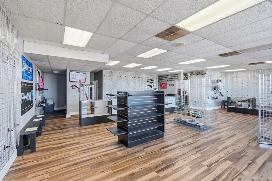 More Photos Of 25 S Lexington Springmill Rd, Mansfield Freestanding For Sale