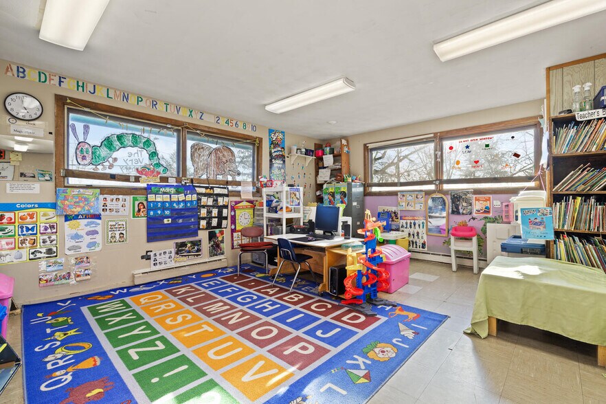 More Photos Of 600 E Ashland St, Brockton Office For Sale