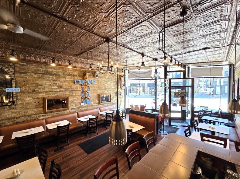 More Photos Of 2914 N Clark St, Chicago Apartments For Lease