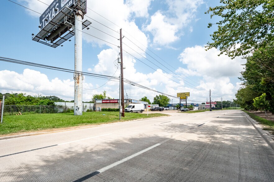 More Photos Of 17717 Highway 59 N, Humble Auto Repair For Sale
