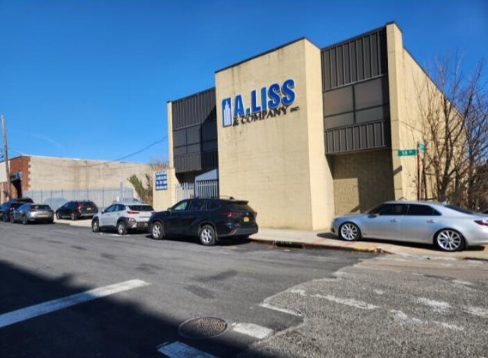 Primary Photo Of 5155 59th Pl, Woodside Light Manufacturing For Sale