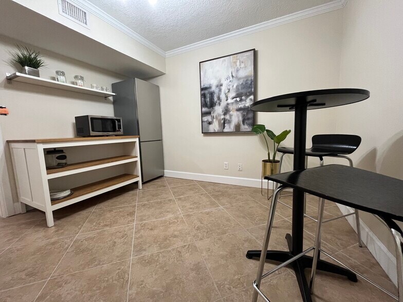 More Photos Of 5009 N Central Ave, Tampa Office For Lease