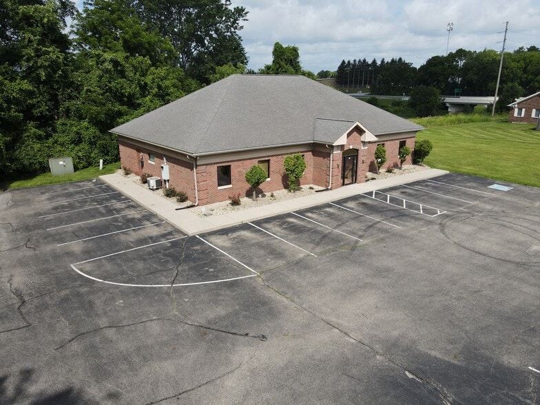 More Photos Of 30 Spring Mill Ct, Mooresville Office For Sale