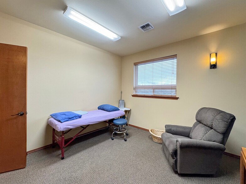 More Photos Of 534 N 5th Ave, Sequim Medical For Sale