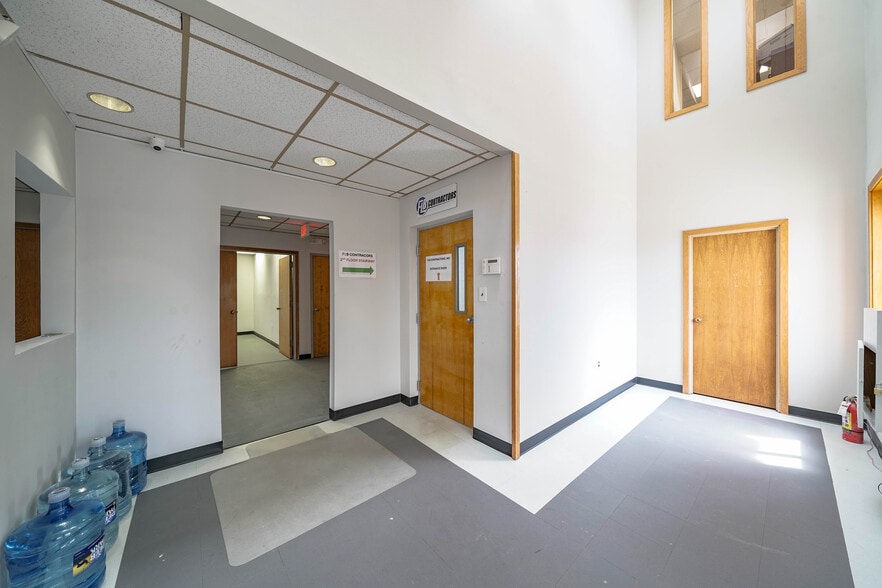 More Photos Of 8023 Malcolm Rd, Clinton Medical For Lease