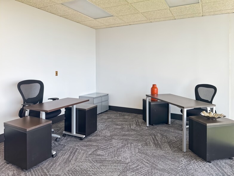 More Photos Of 650 Poydras St, New Orleans Coworking Space