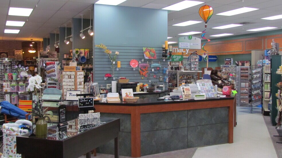 More Photos Of 621 Morgan St, Davenport Storefront For Sale