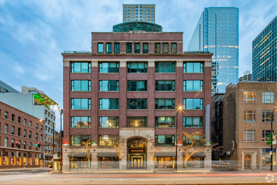 More Photos Of 415 N LaSalle Dr, Chicago Office For Lease