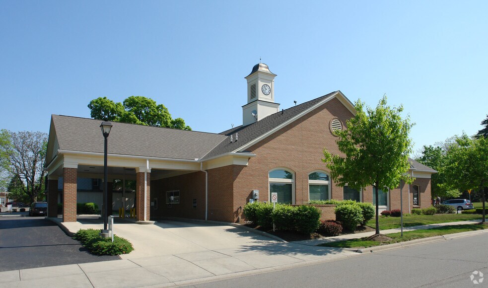 More Photos Of 547 High St, Columbus Bank For Sale