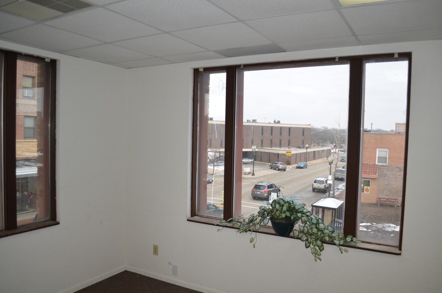 More Photos Of 721 E State St, Rockford, Rockford Apartments For Sale