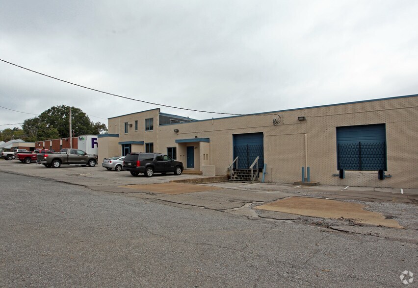 More Photos Of 2690 Yale Ave, Memphis Warehouse For Lease