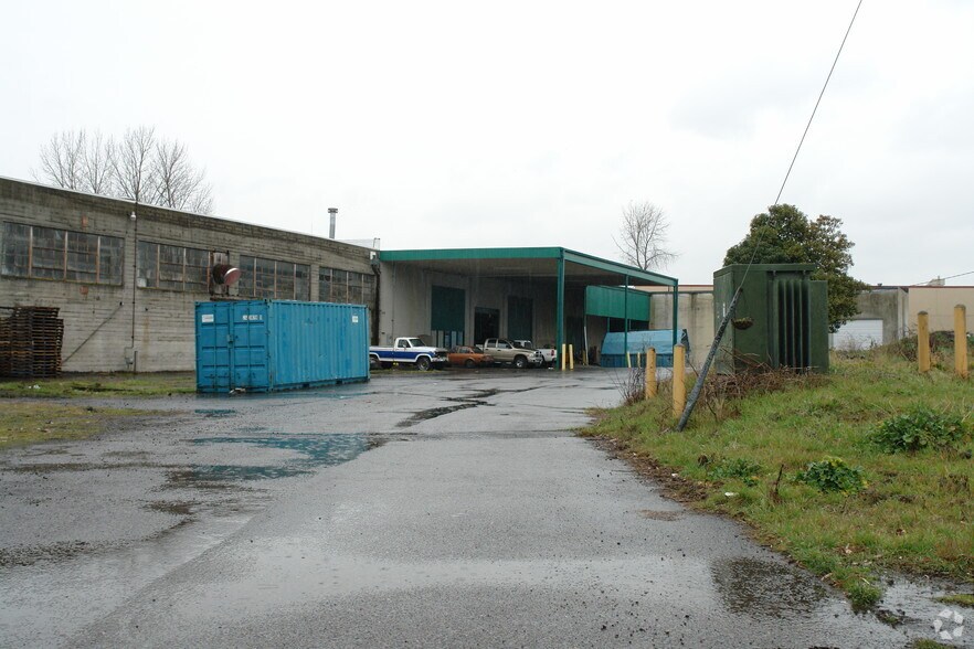 Primary Photo Of 2621 NW Industrial, Portland Warehouse For Lease