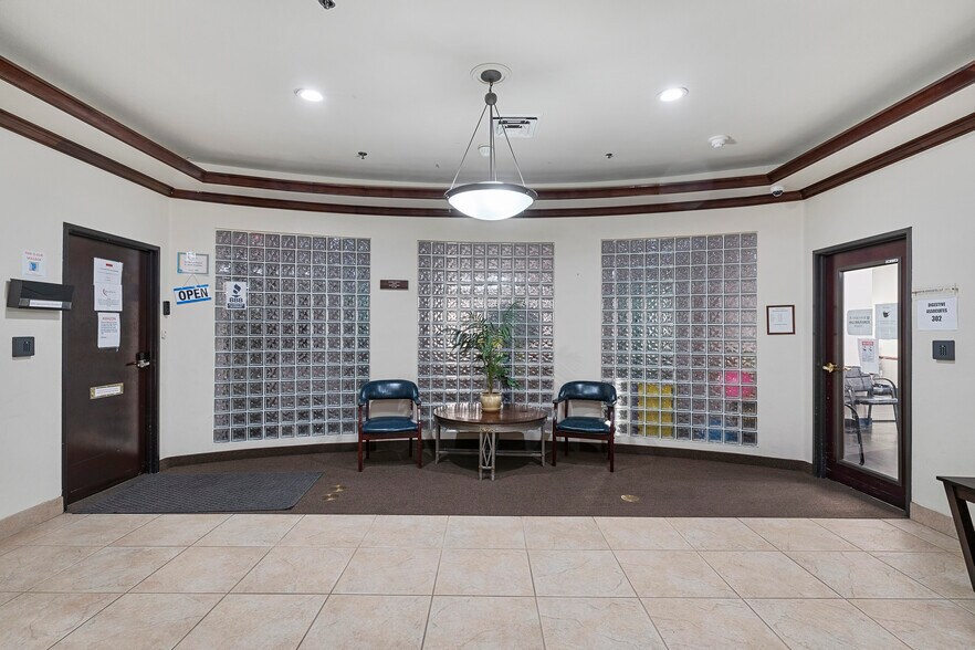 More Photos Of 5440 W Sahara Ave, Las Vegas Medical For Lease