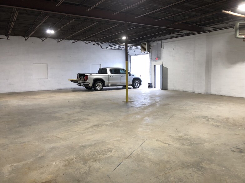 Primary Photo Of 432 Interchange Dr, Dallas Warehouse For Lease