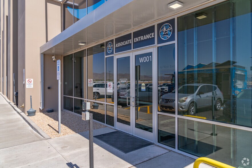 More Photos Of 4660 N Cotton Ln, Goodyear Warehouse For Lease