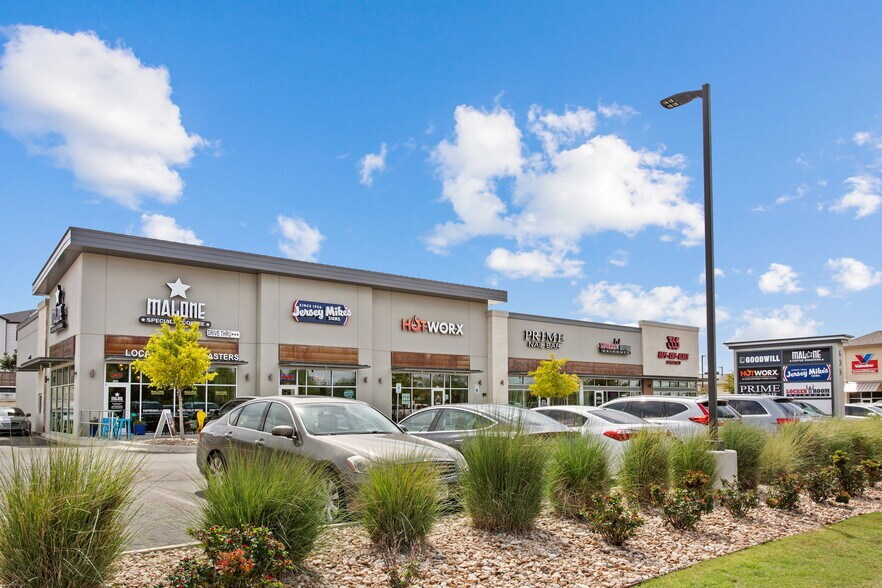 Primary Photo Of 635 University Blvd, Round Rock Storefront For Sale