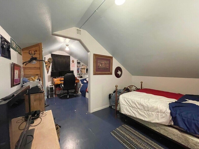 More Photos Of 175 Herber, New Braunfels Specialty For Sale