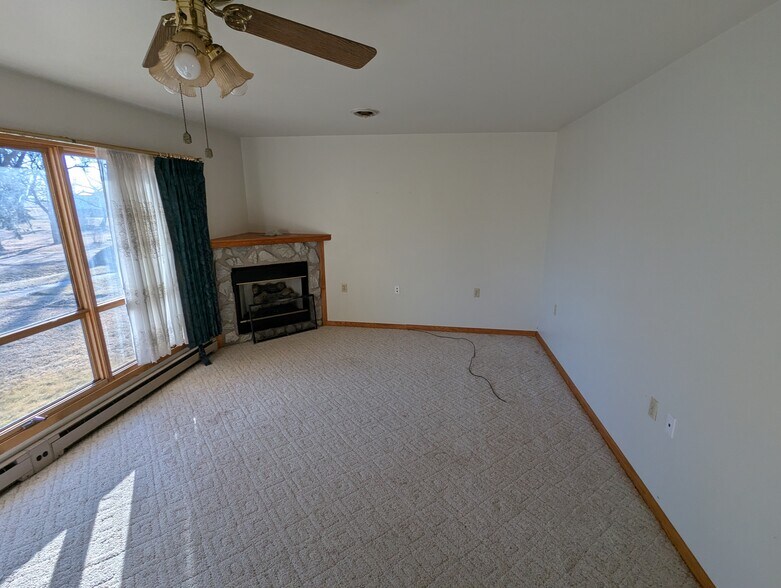 More Photos Of 340 Elm St E, Canova Sports And Entertainment For Sale