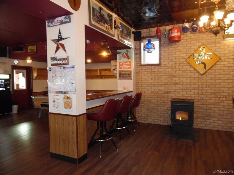 More Photos Of 31 Trimountain Ave, South Range Bar For Sale