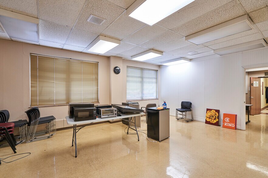 More Photos Of 640 W Market St, Akron Office For Sale