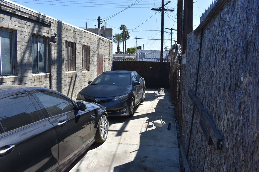 More Photos Of 4937-4951 Mason St, South Gate Warehouse For Lease