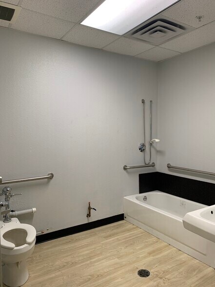 More Photos Of 4121 Montana Ave, El Paso Medical For Lease