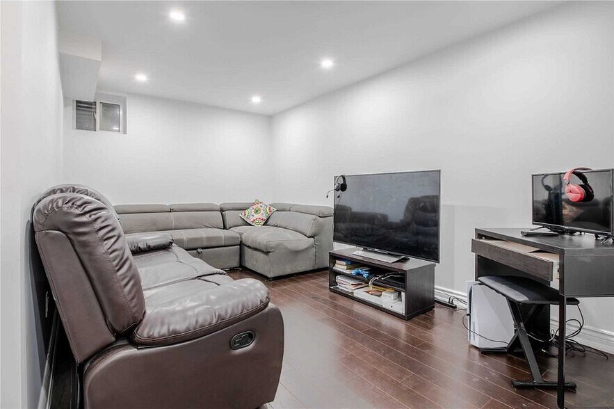 More Photos Of 59 Mary St, Barrie Apartments For Sale