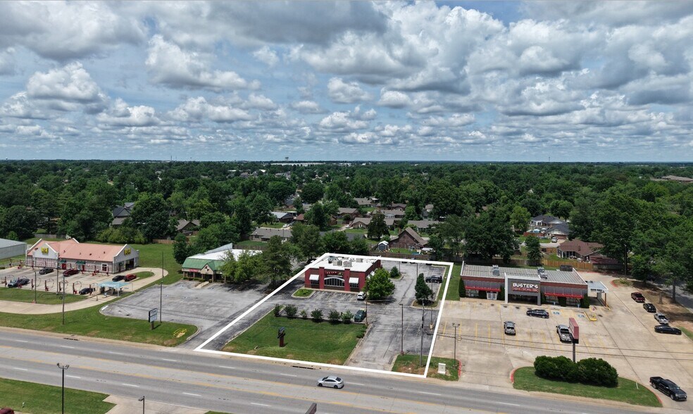 More Photos Of 2813 W Walnut St, Rogers Restaurant For Sale