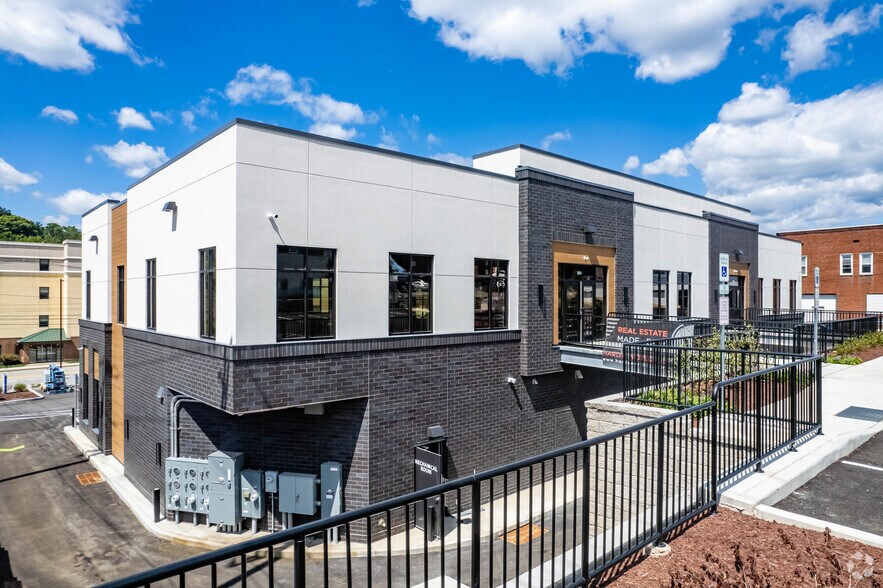 More Photos Of 1050 University Ave, Morgantown Storefront Retail Office For Lease