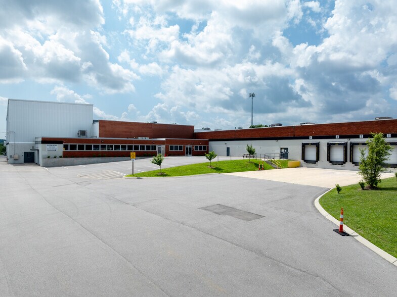 More Photos Of 707 Spence Ln, Nashville Manufacturing For Lease