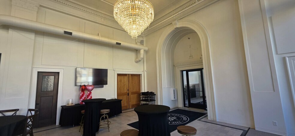 More Photos Of 201 S Broadway Ave, Albert Lea Loft Creative Space For Lease