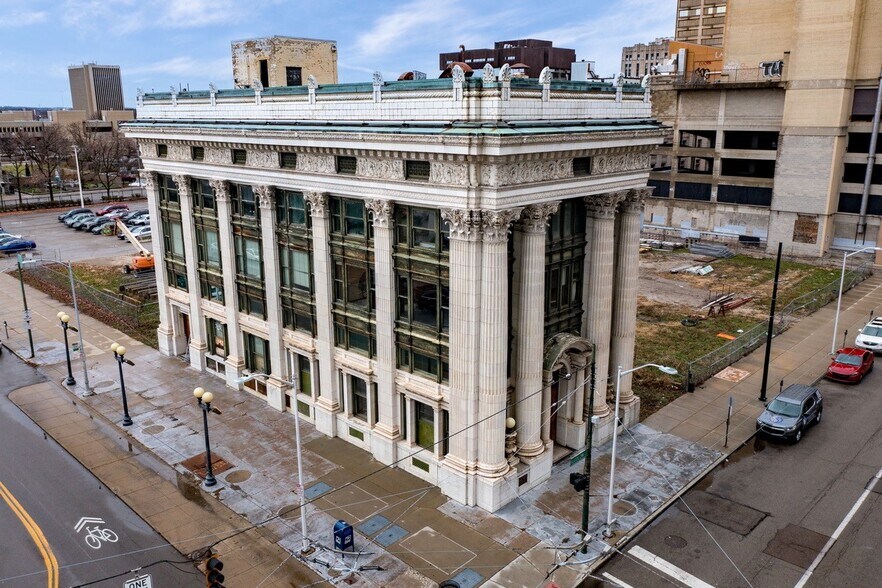 More Photos Of 115 W 4th St, Dayton Office For Sale