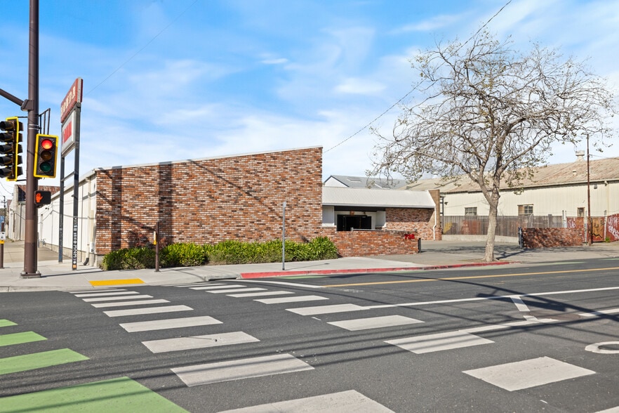 More Photos Of 735 Gilman St, Berkeley Showroom For Sale