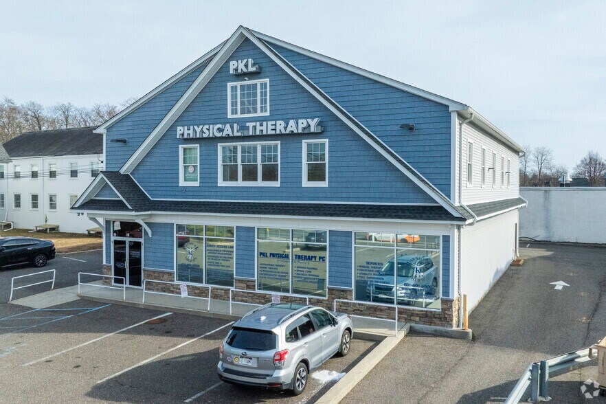 Primary Photo Of 11 Broadway, Amityville Office For Lease