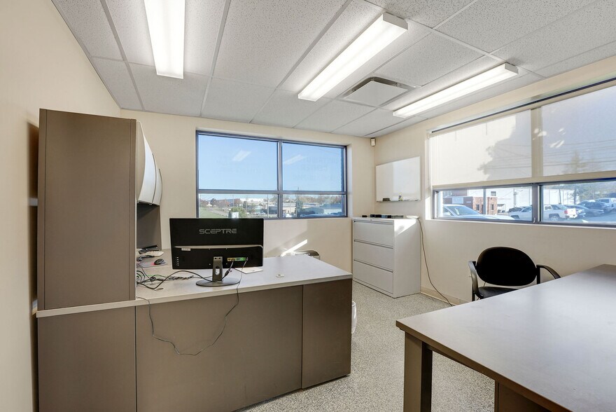 More Photos Of 4894 Neo Pky, Garfield Heights Manufacturing For Sale