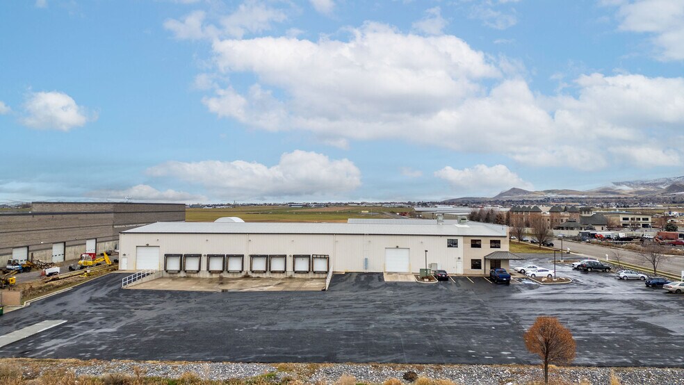 More Photos Of 3775 N 200 W, Hyde Park Service For Lease