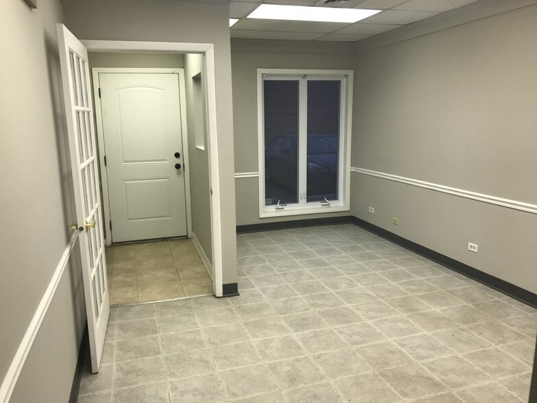 More Photos Of 3605 Woodhead Dr, Northbrook Office For Lease