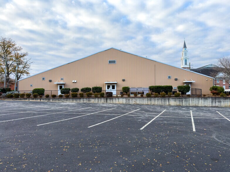 More Photos Of 634 Main St, Forest Park Flex For Sale