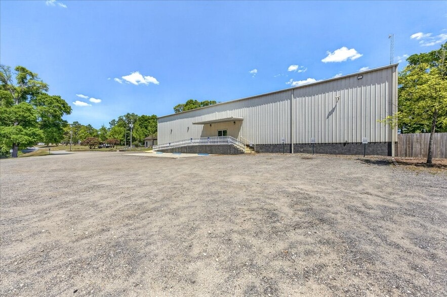 More Photos Of 100 Duggan Ave, Crestview Specialty For Sale