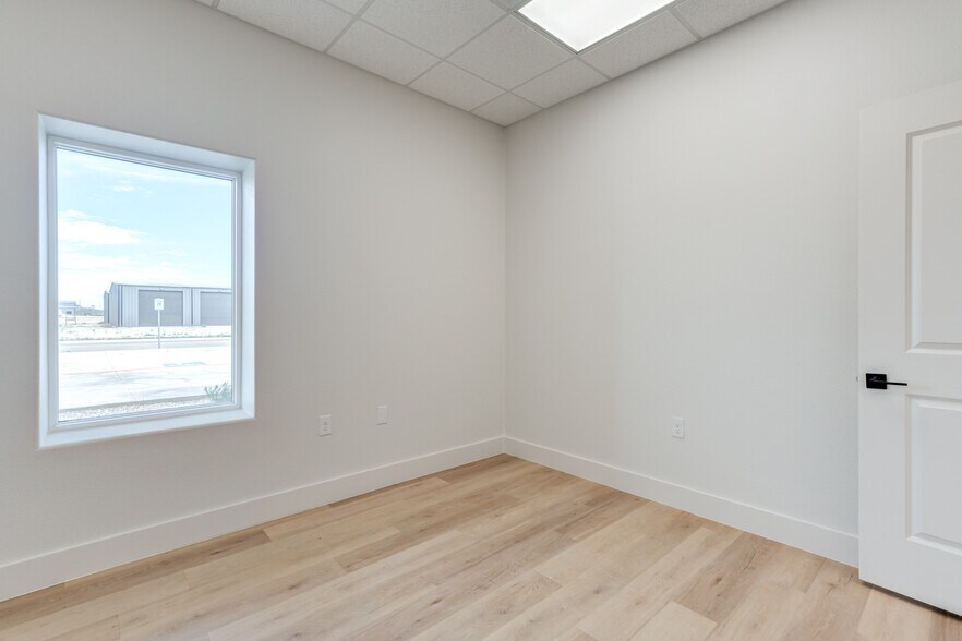 More Photos Of 3205 118th St, Lubbock Distribution For Sale