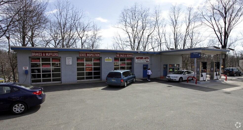 Primary Photo Of 53 Lakeside Blvd, Hopatcong Service Station For Sale