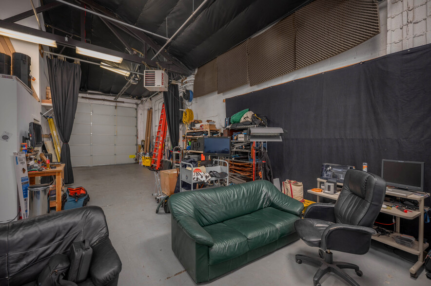 More Photos Of 1219 SE Lafayette St, Portland Loft Creative Space For Sale