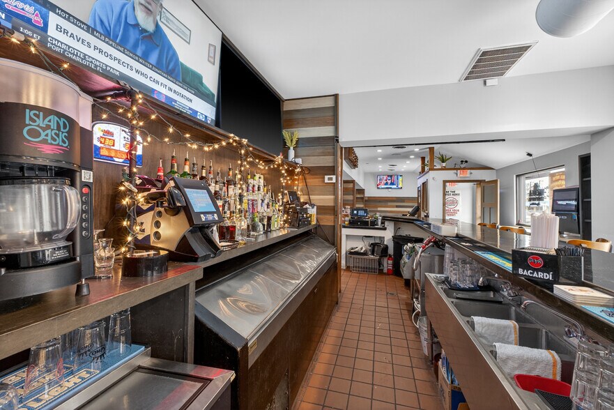 More Photos Of 8713 Gravois Rd, Saint Louis Restaurant For Sale